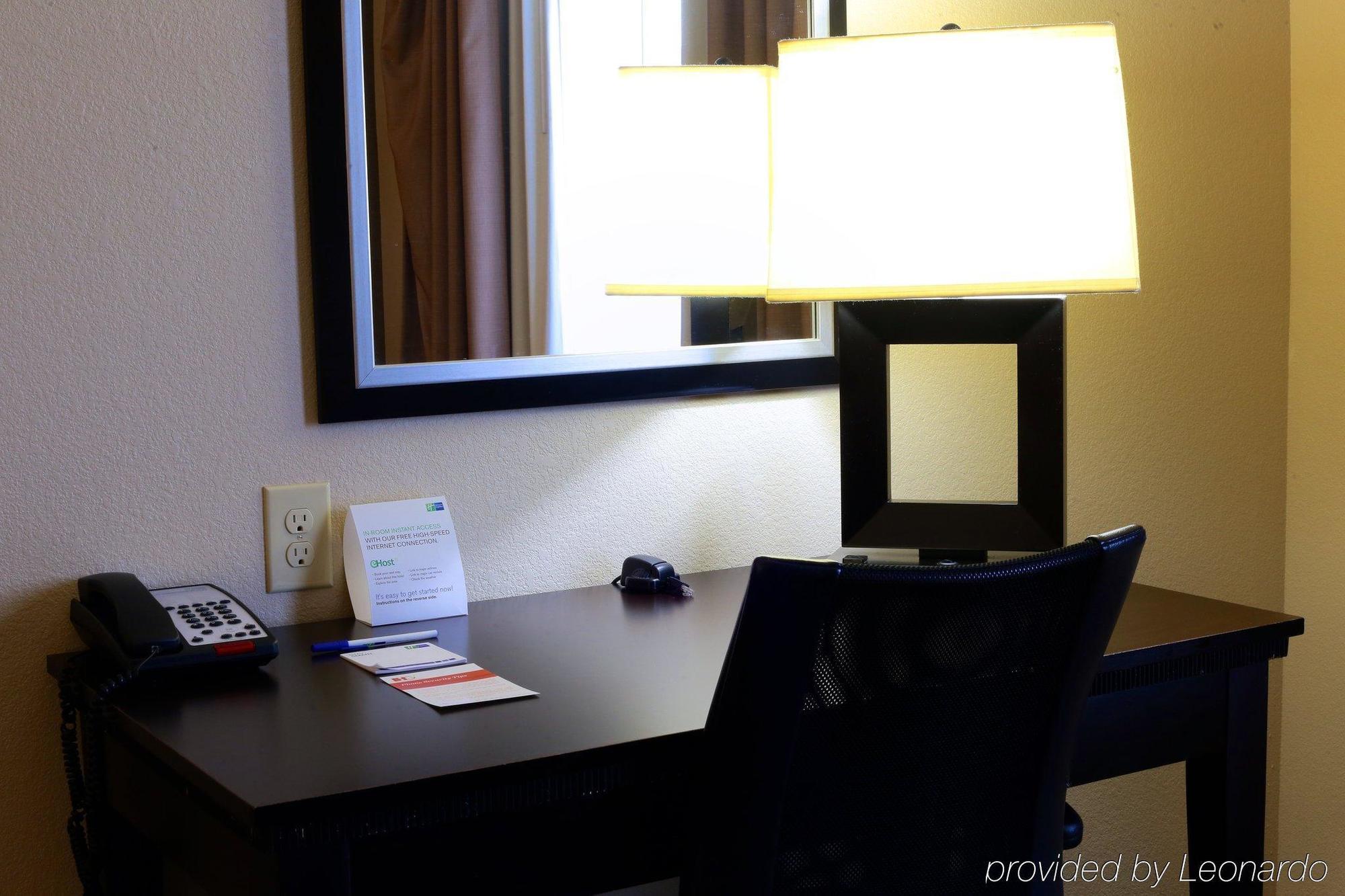Holiday Inn Express Hotel & Suites Dallas West By Ihg Εξωτερικό φωτογραφία